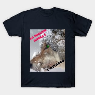 La miglior difesa è l'attacco T-Shirt